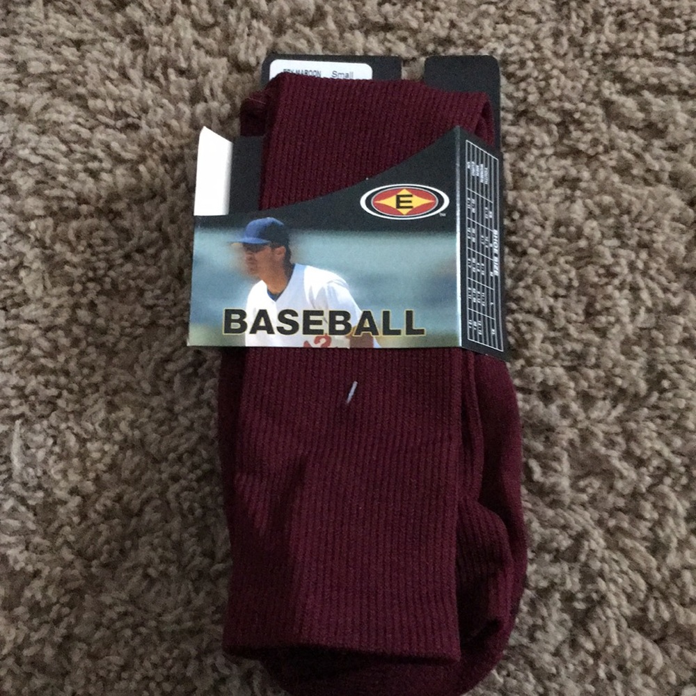 NWTs Easton Stealth Men’s Maroon Baseball socks Sz Small